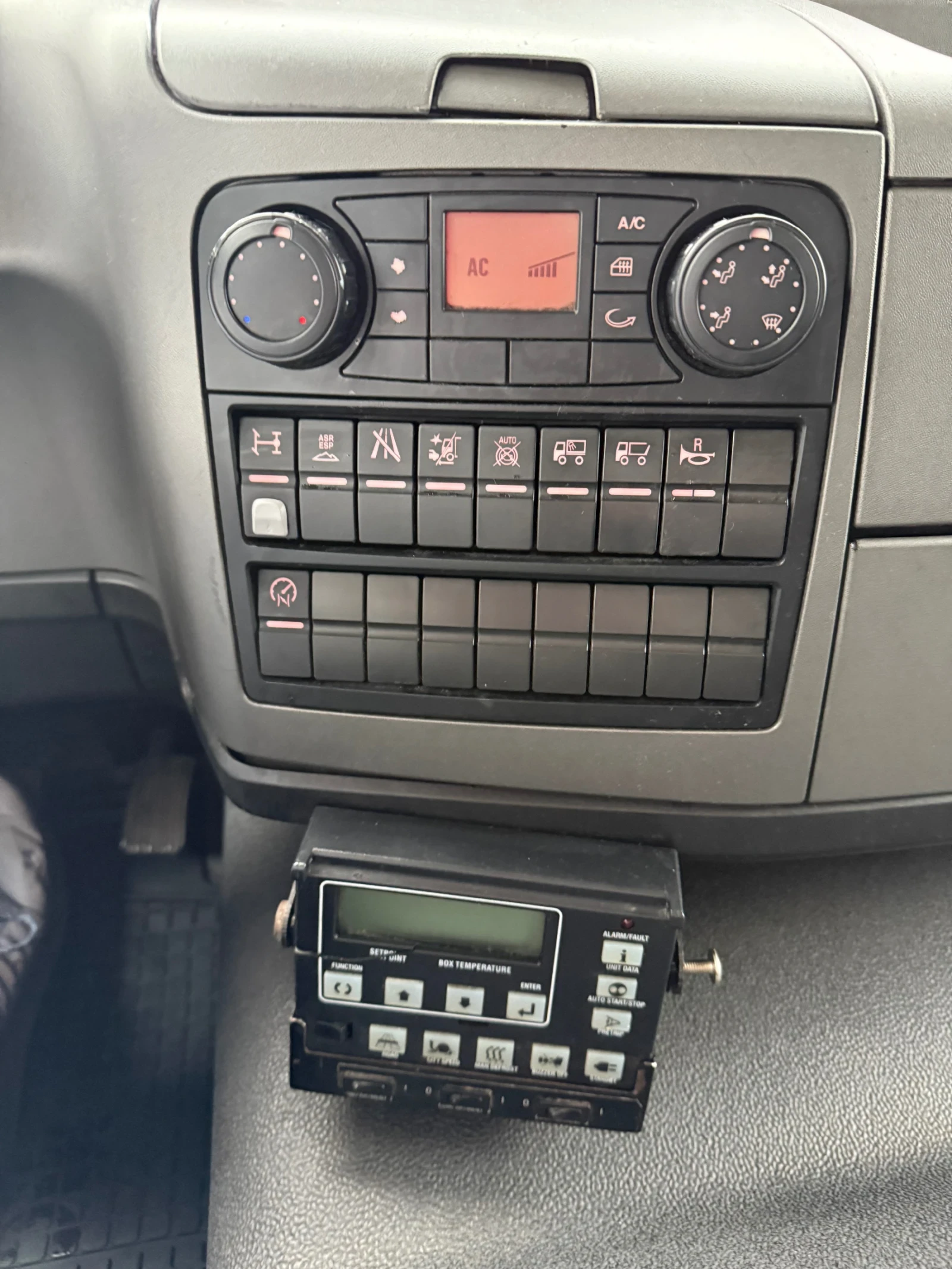 Man Tgm 15.290* хладилен* carrier* падащ борд* euro 6 , снимка 11 - Камиони - 53889385