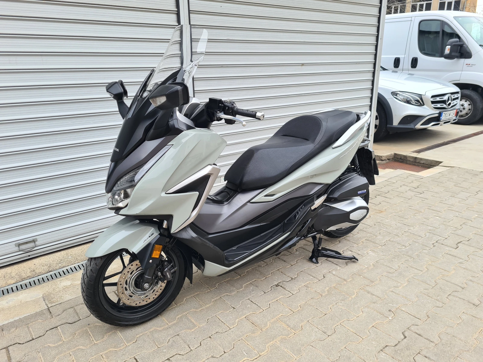 Honda Forza 350i TCS/ABS, снимка 4 - Мотоциклети и мототехника - 53965246