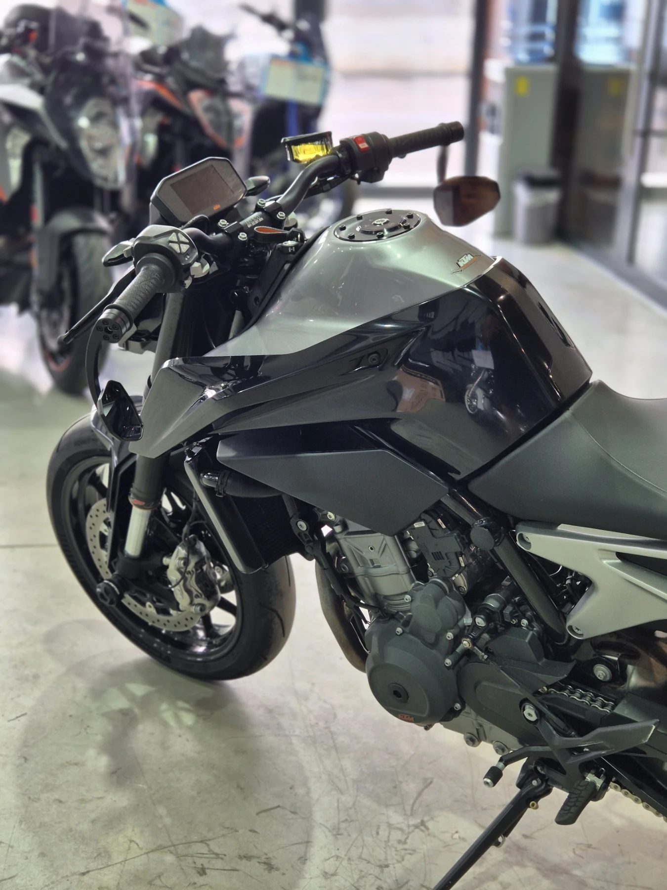 Ktm Duke 790 ABS!! TC!! Нов вност от Швейцария!!, снимка 11 - Мотоциклети и мототехника - 55817431