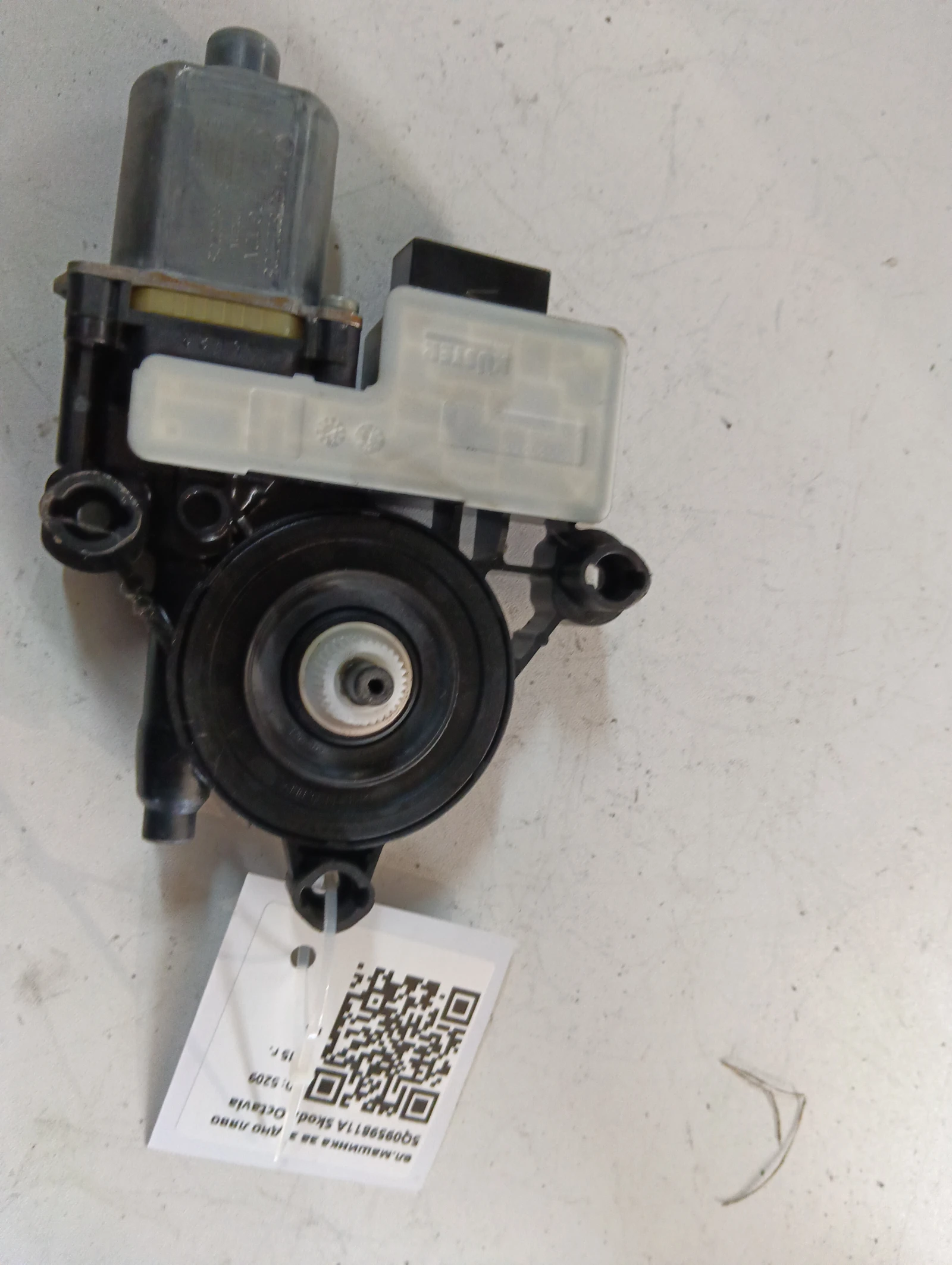 ел.машинка за задно ляво  5Q0959811A Skoda Octavia