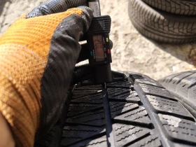 Гуми Зимни 235/65R17, снимка 5