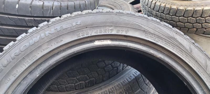 Гуми Зимни 235/45R17, снимка 8 - Гуми и джанти - 35137064