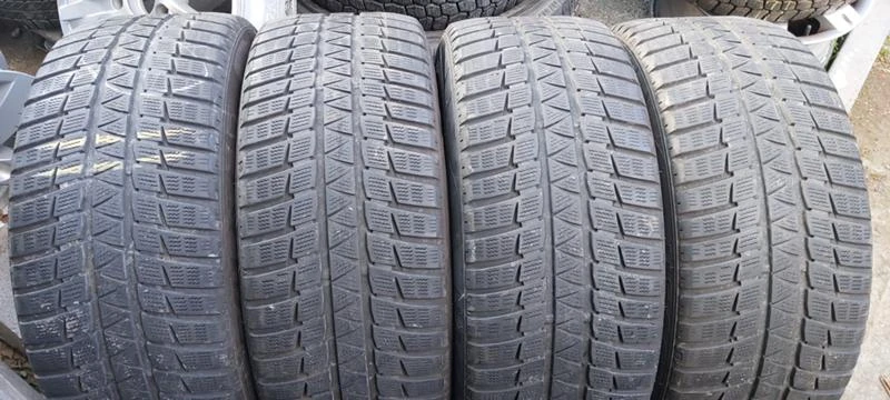 Гуми Зимни 235/45R17, снимка 2 - Гуми и джанти - 35137064