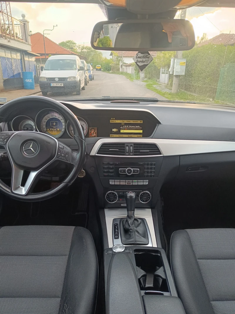 Mercedes-Benz C 220, снимка 8 - Автомобили и джипове - 45470542