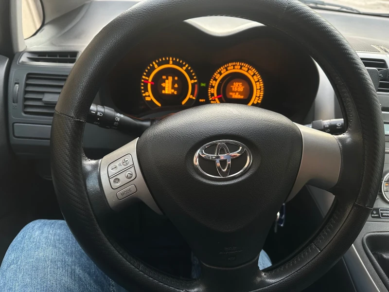 Toyota Auris 2.0 d4d, снимка 16 - Автомобили и джипове - 48456301