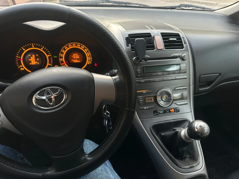 Toyota Auris 2.0 d4d, снимка 15 - Автомобили и джипове - 48456301