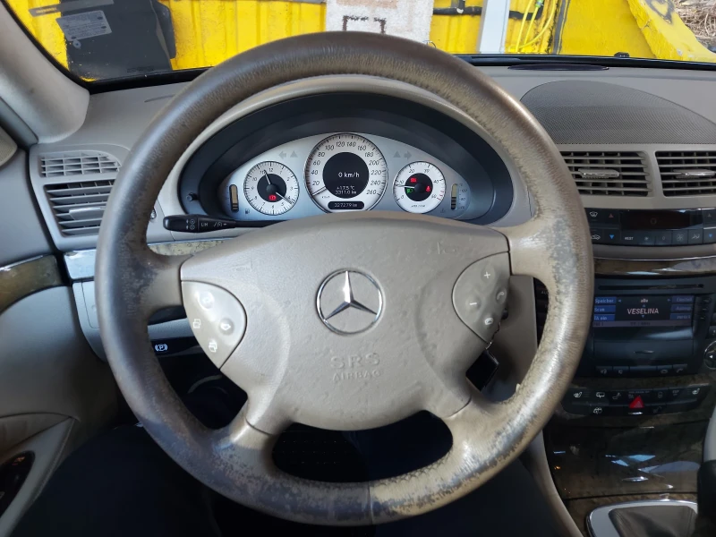 Mercedes-Benz E 270, снимка 11 - Автомобили и джипове - 49517674