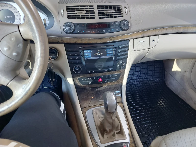 Mercedes-Benz E 270, снимка 10 - Автомобили и джипове - 49517674