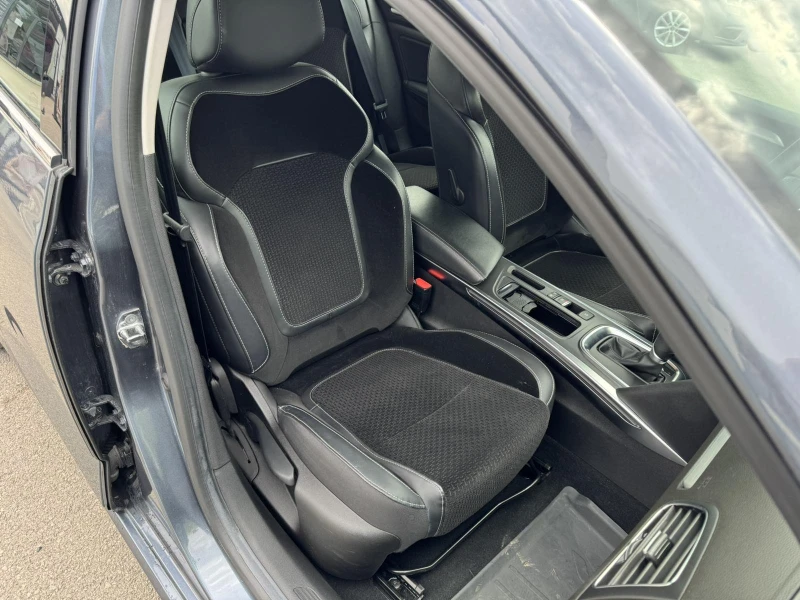 Renault Megane 1.5DCI, снимка 9 - Автомобили и джипове - 50010265