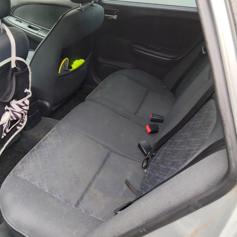 Toyota Avensis, снимка 6 - Автомобили и джипове - 52837765