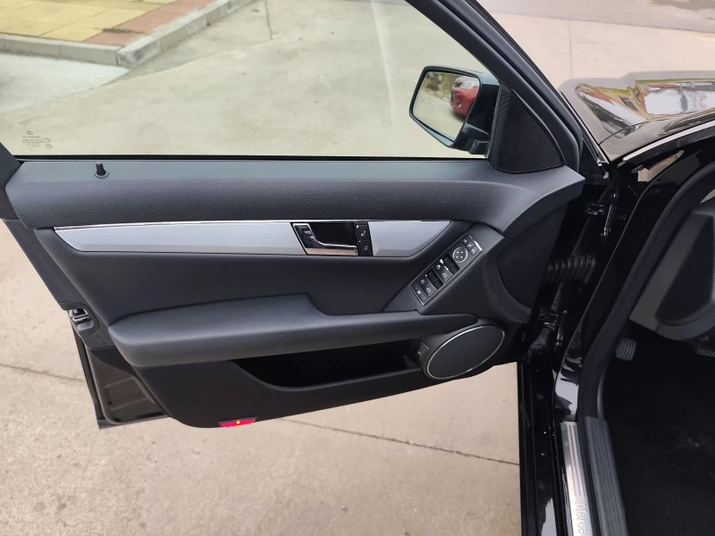 Mercedes-Benz C 200, снимка 9 - Автомобили и джипове - 52884980