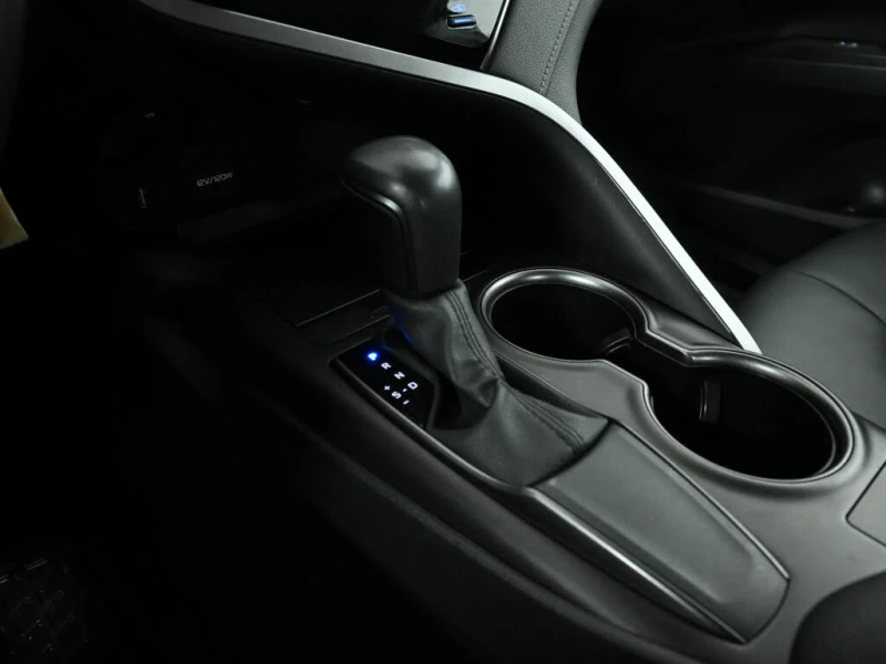 Toyota Camry SE FWD* АвтоКредит* (Цена до БГ) , снимка 15 - Автомобили и джипове - 53376631