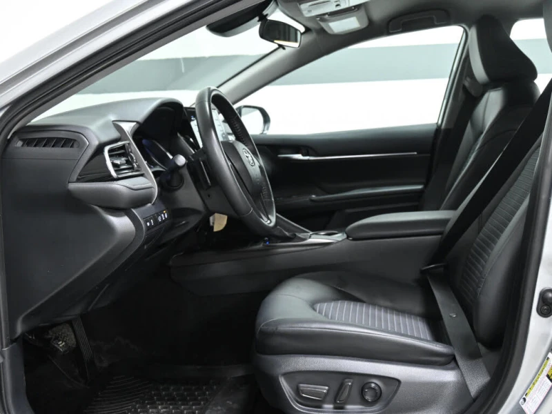 Toyota Camry SE FWD* АвтоКредит* (Цена до БГ) , снимка 7 - Автомобили и джипове - 53376631