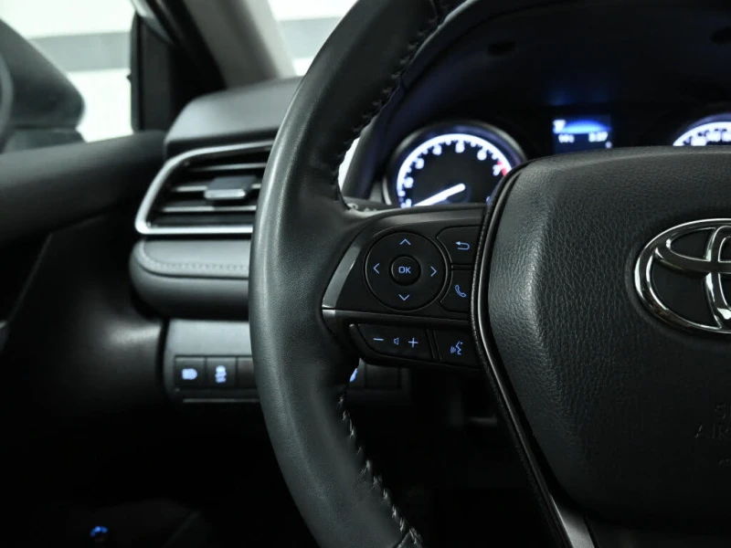 Toyota Camry SE FWD* АвтоКредит* (Цена до БГ) , снимка 12 - Автомобили и джипове - 53376631