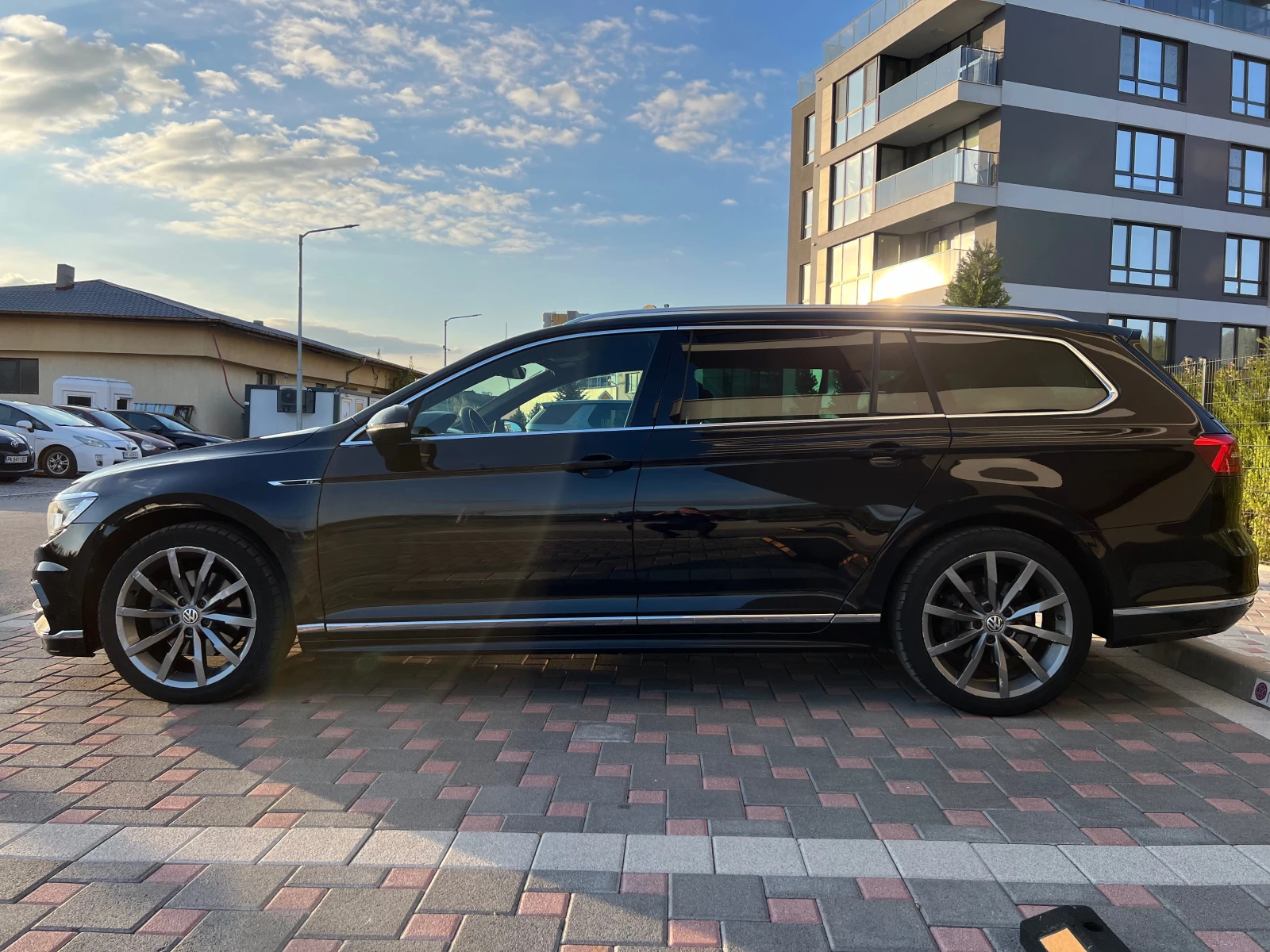 VW Passat R-line, Panorama, Virtual Cocpit, Keyless, 150hp - изображение 3