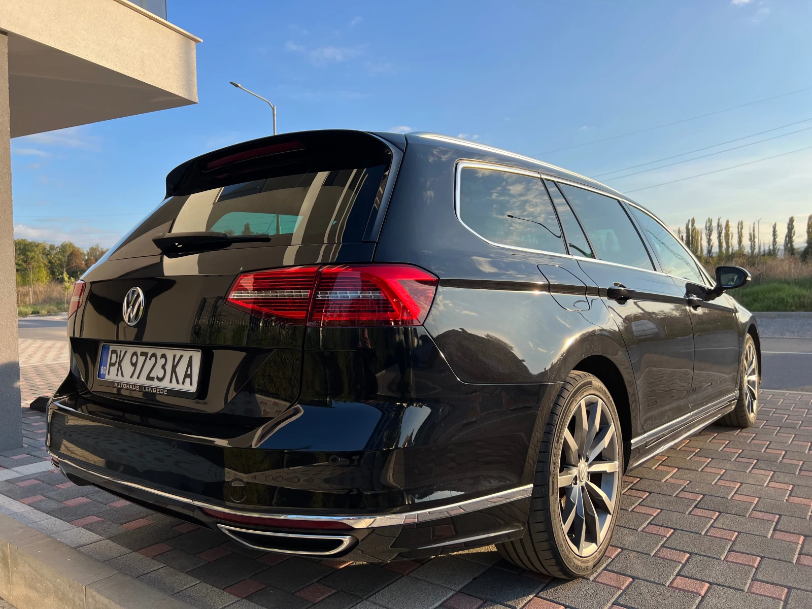 VW Passat R-line, Panorama, Virtual Cocpit, Keyless, 150hp - изображение 7