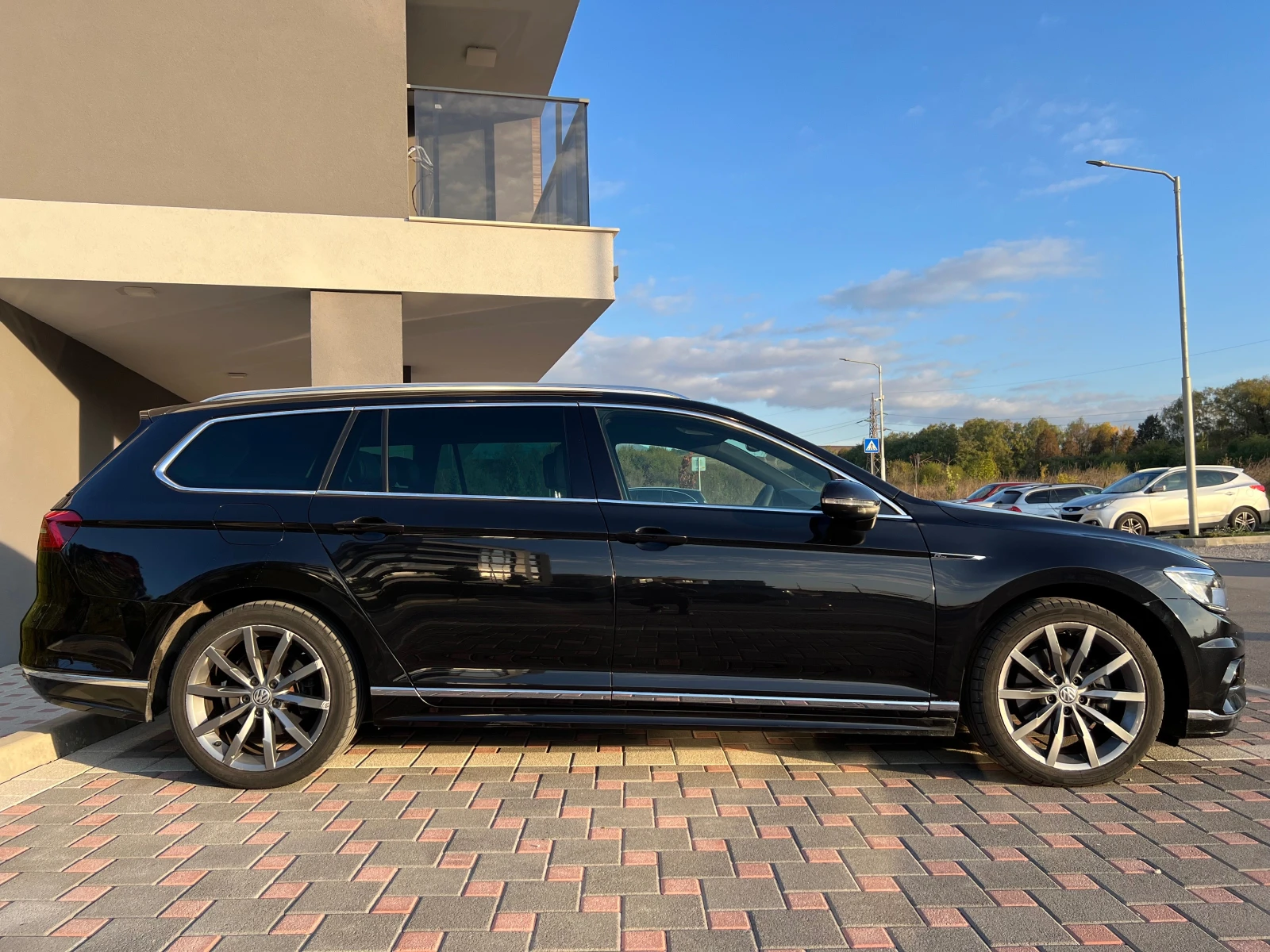 VW Passat R-line, Panorama, Virtual Cocpit, Keyless, 150hp - изображение 4