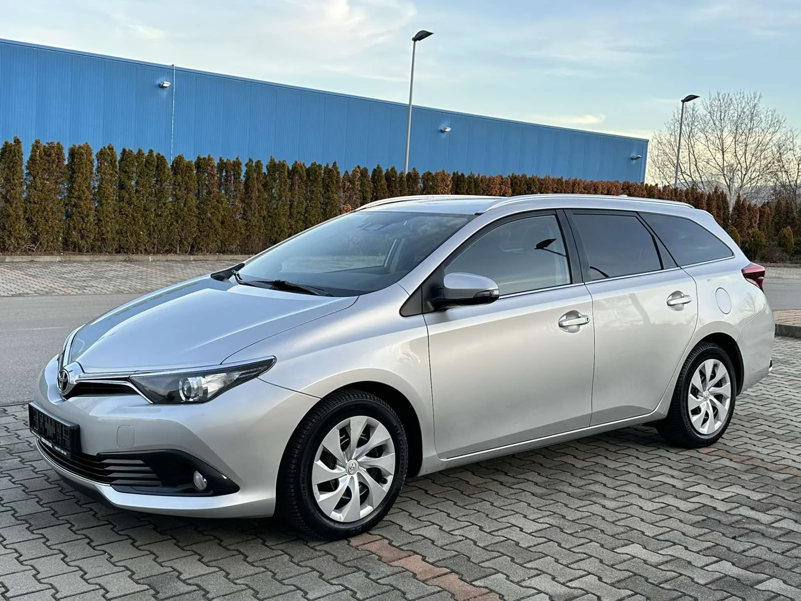 Toyota Auris 1.6 D4D 112 К.С - изображение 2