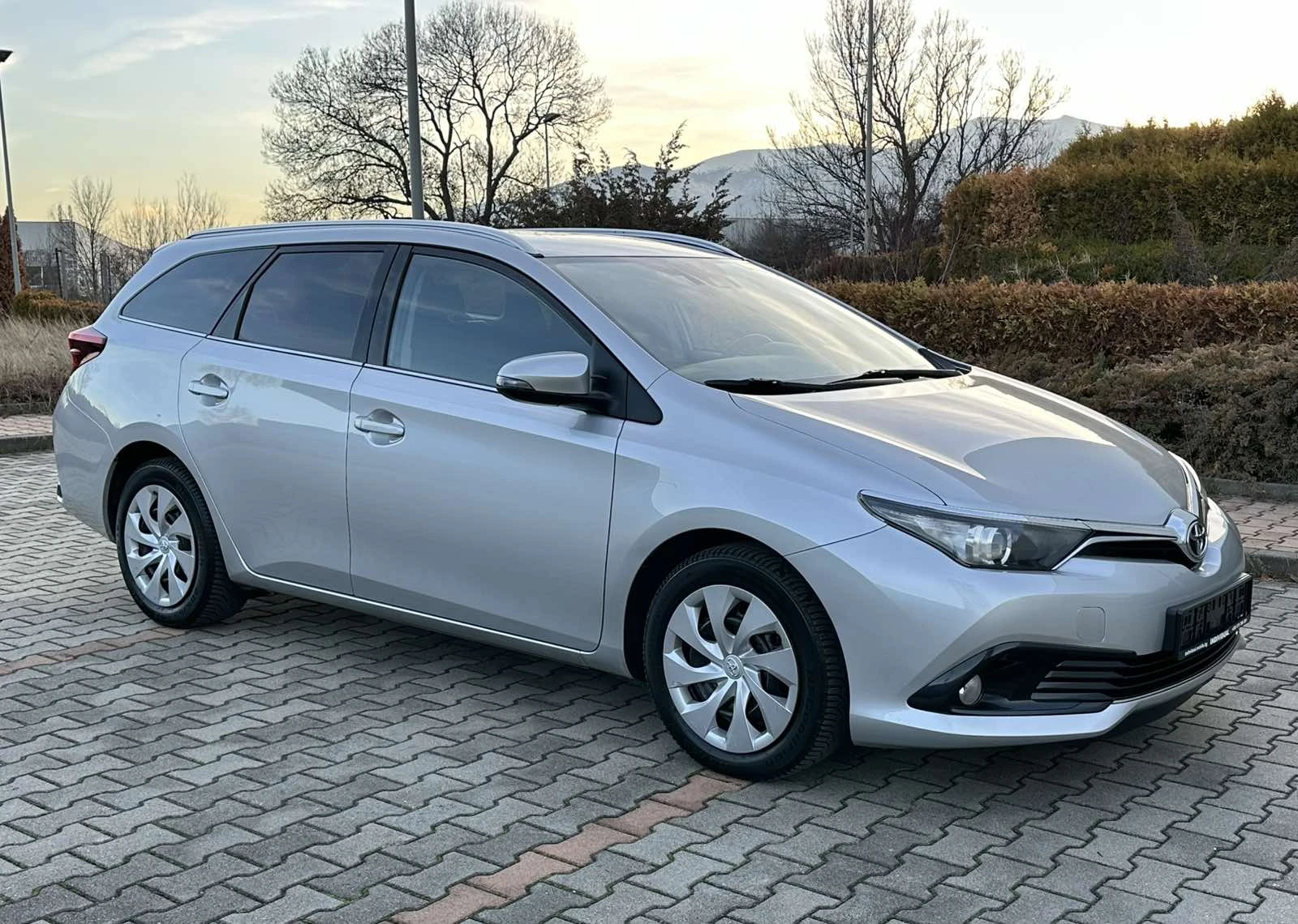 Toyota Auris 1.6 D4D 112 К.С - изображение 3