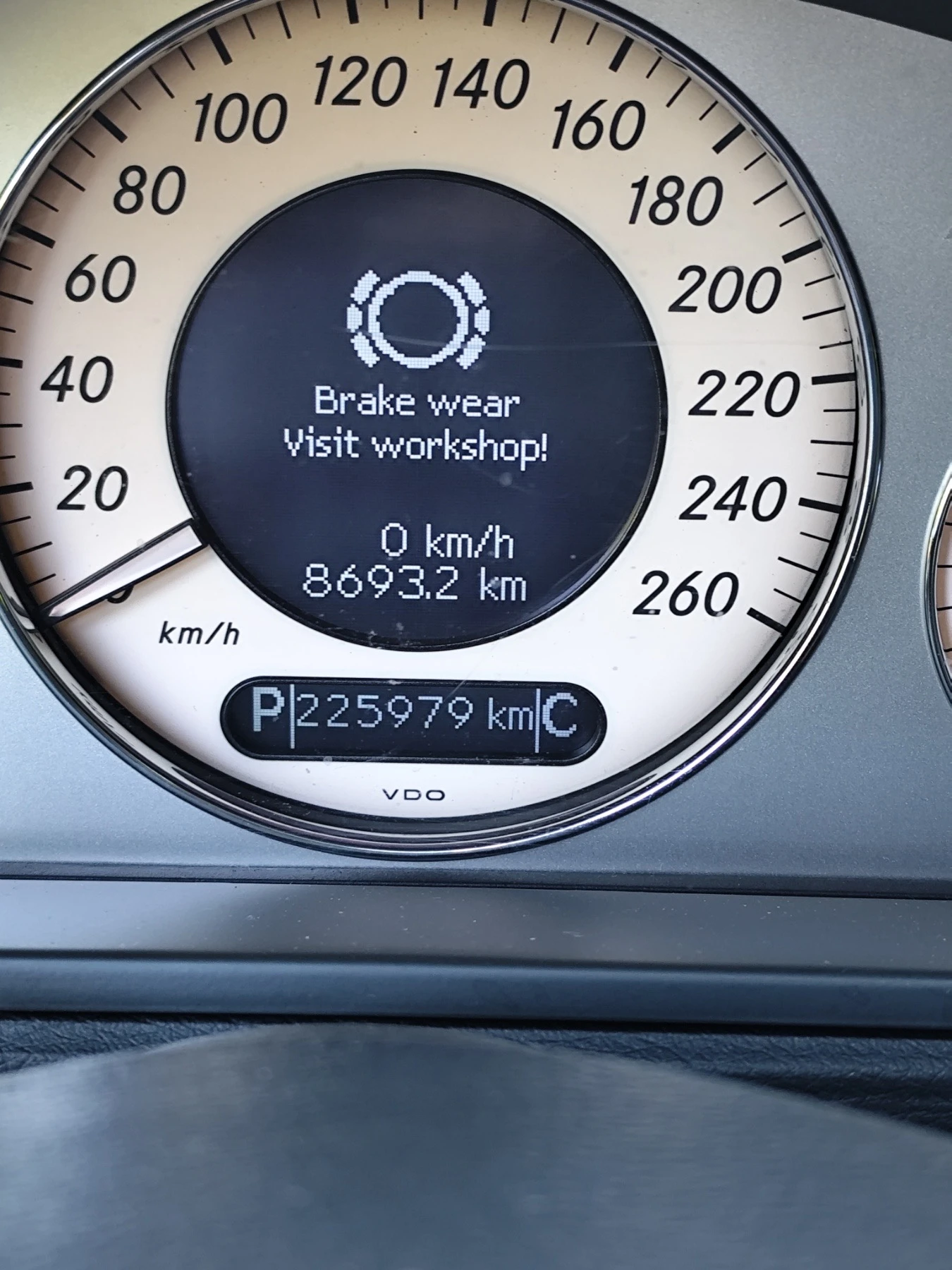 Mercedes-Benz E 220  - изображение 5