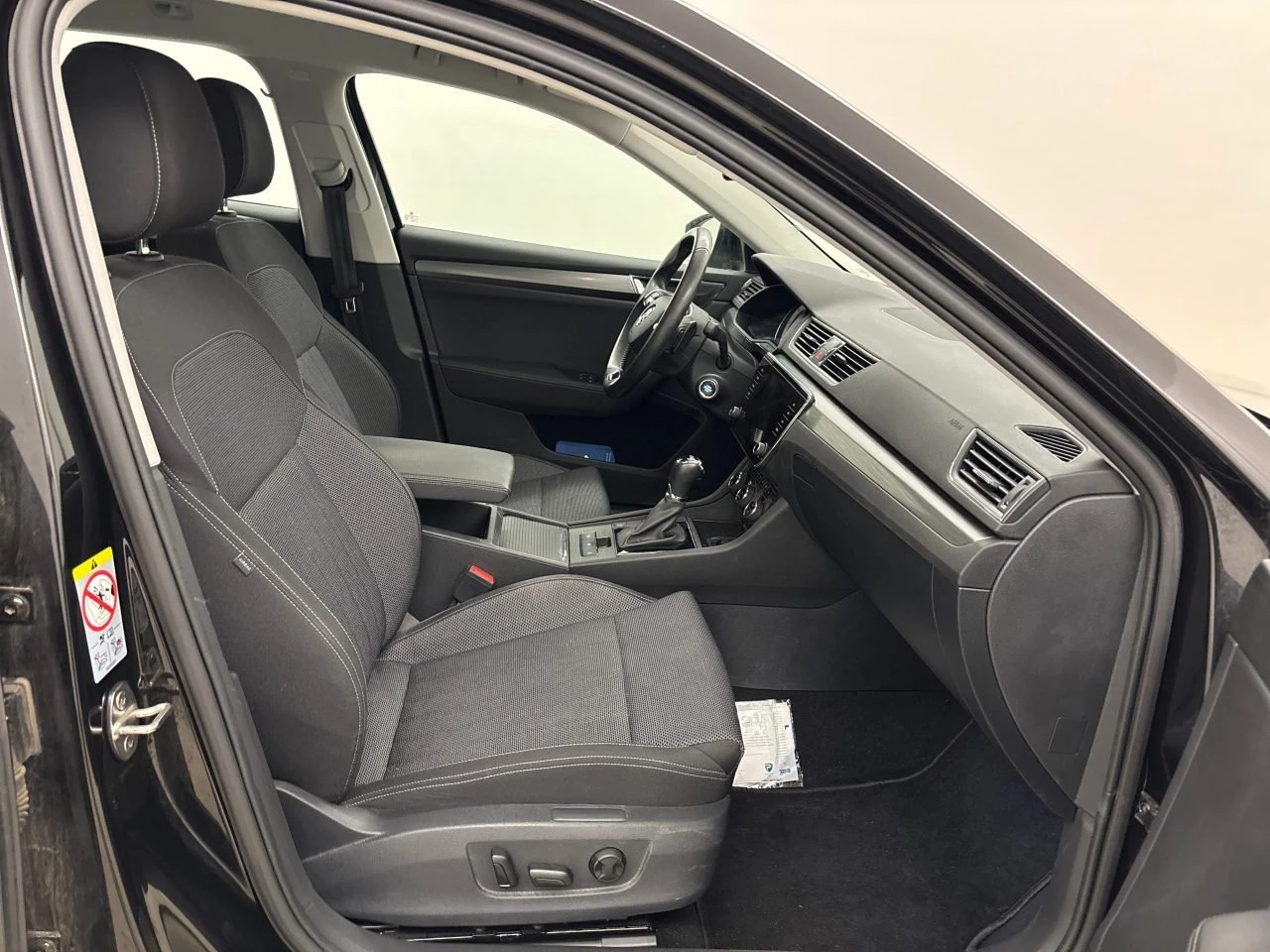 Skoda Superb 2.0 TDI Style, снимка 8 - Автомобили и джипове - 53767034