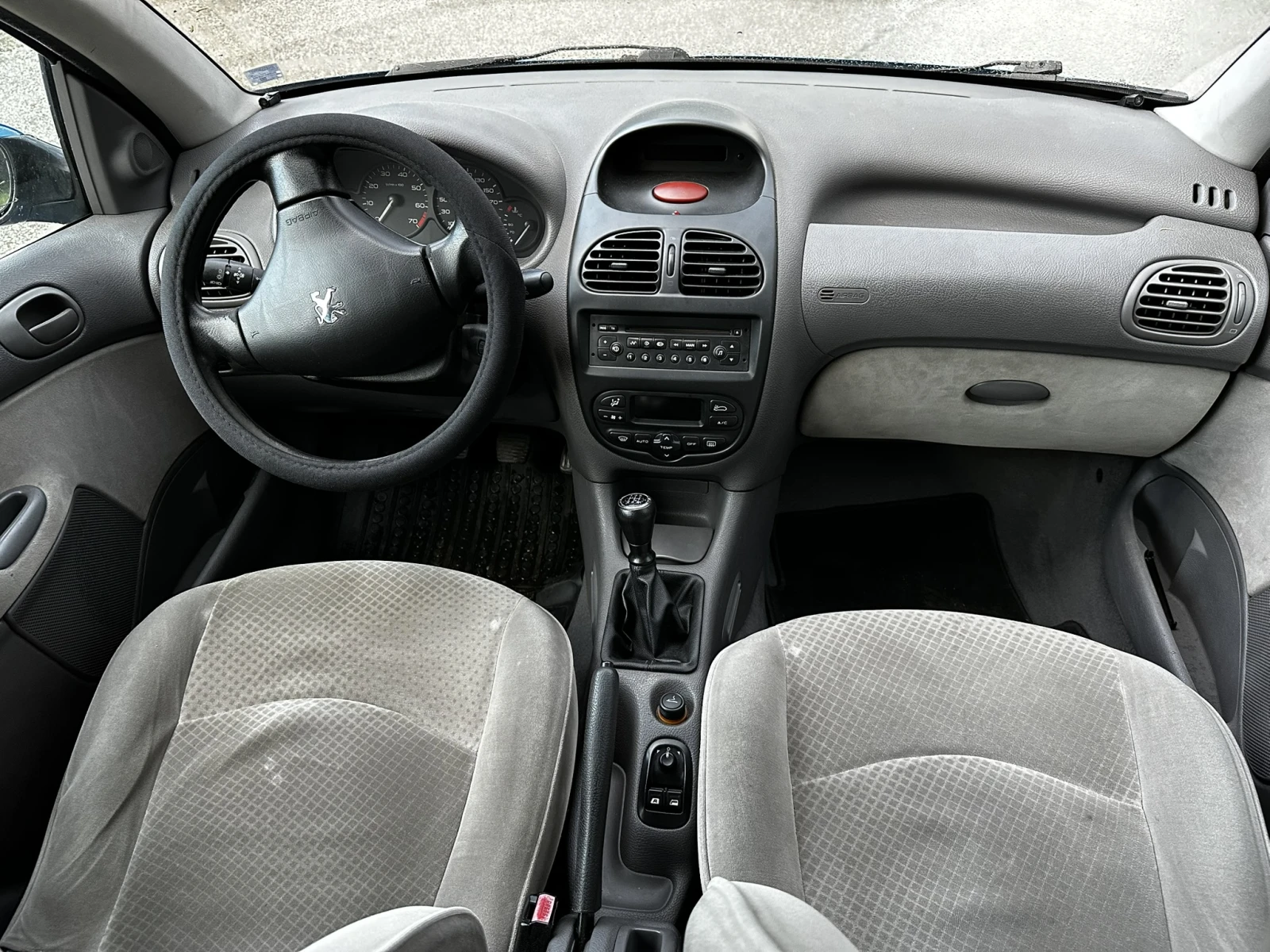 Peugeot 206 1.4i Реални километри, снимка 6 - Автомобили и джипове - 54628663