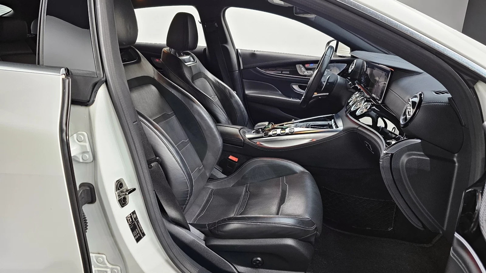 Mercedes-Benz AMG GT 43 4MATIC+ | ОБДУХВАНЕ | DISTRONIC, снимка 8 - Автомобили и джипове - 55082256