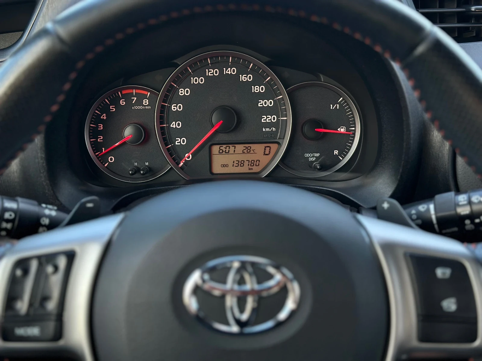 Toyota Yaris Avtomat, keyless, start/stop, снимка 13 - Автомобили и джипове - 55152952