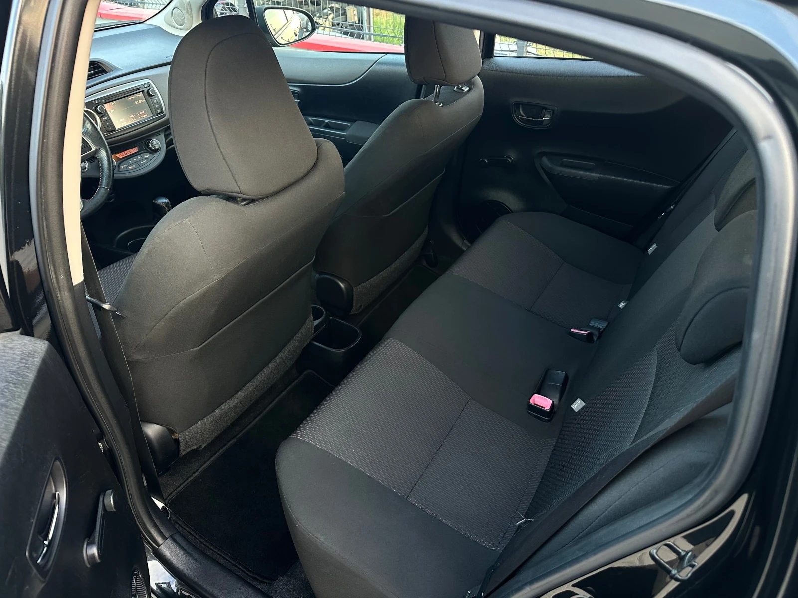 Toyota Yaris Avtomat, keyless, start/stop, снимка 17 - Автомобили и джипове - 55152952