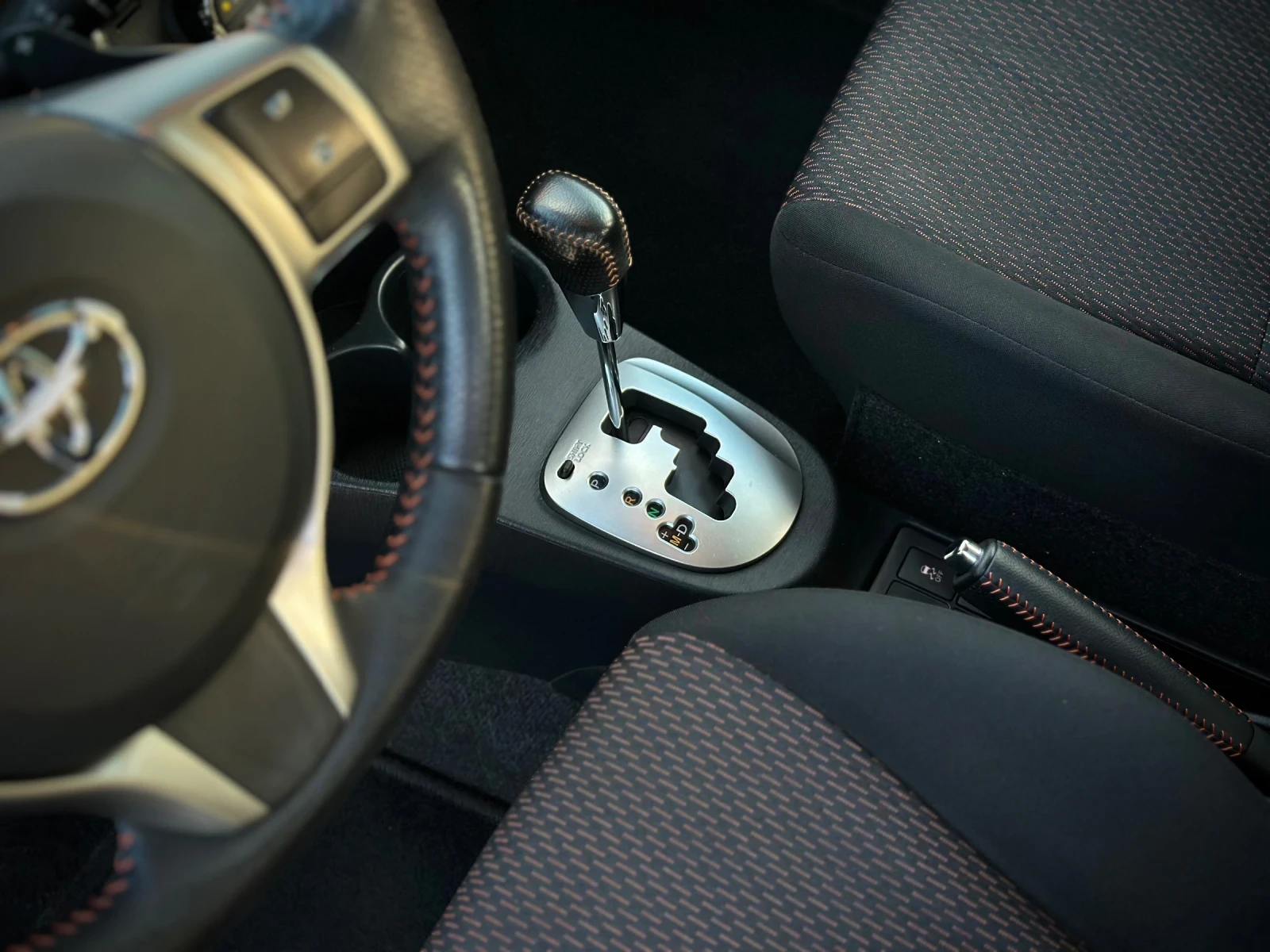 Toyota Yaris Avtomat, keyless, start/stop, снимка 11 - Автомобили и джипове - 55152952