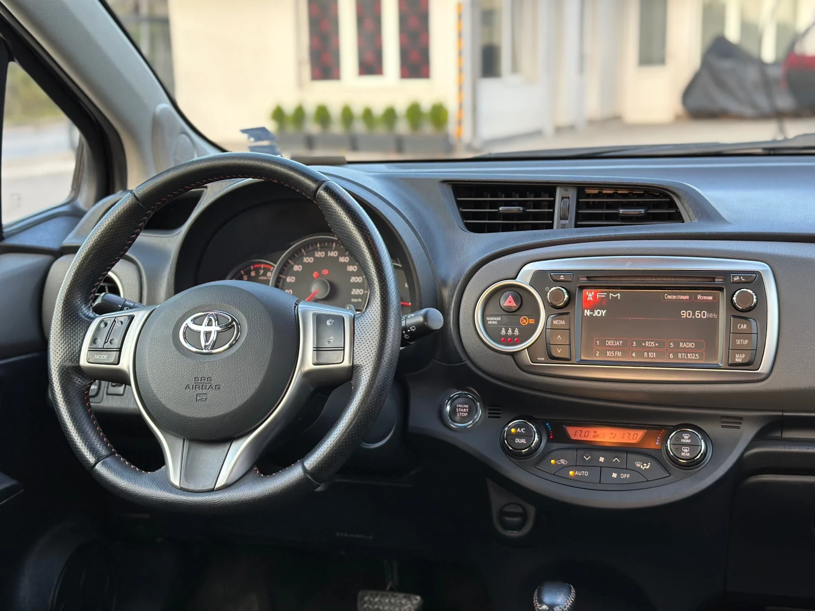 Toyota Yaris Avtomat, keyless, start/stop, снимка 9 - Автомобили и джипове - 55152952