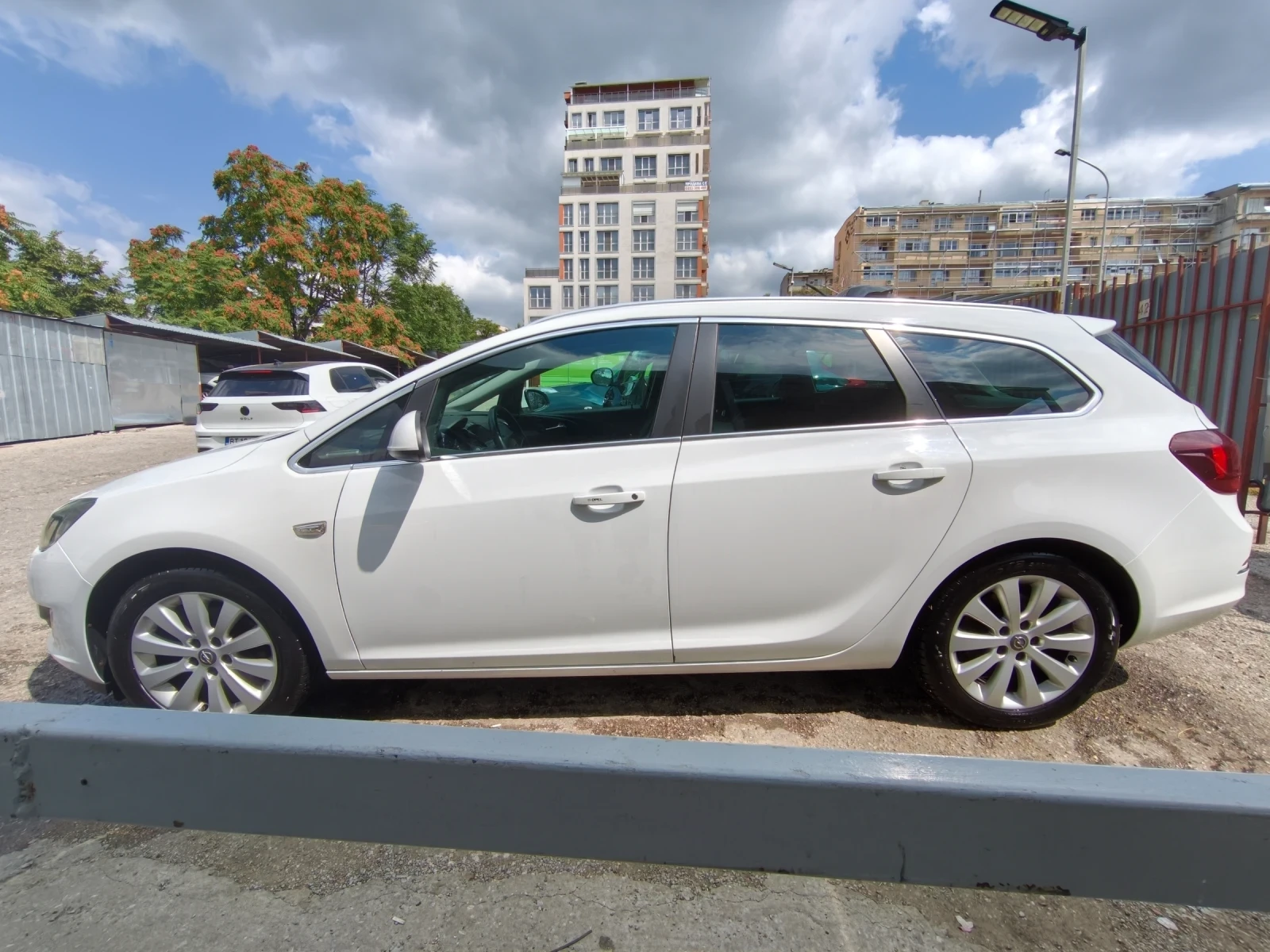 Opel Astra SPORTS TOURER, снимка 4 - Автомобили и джипове - 55223652