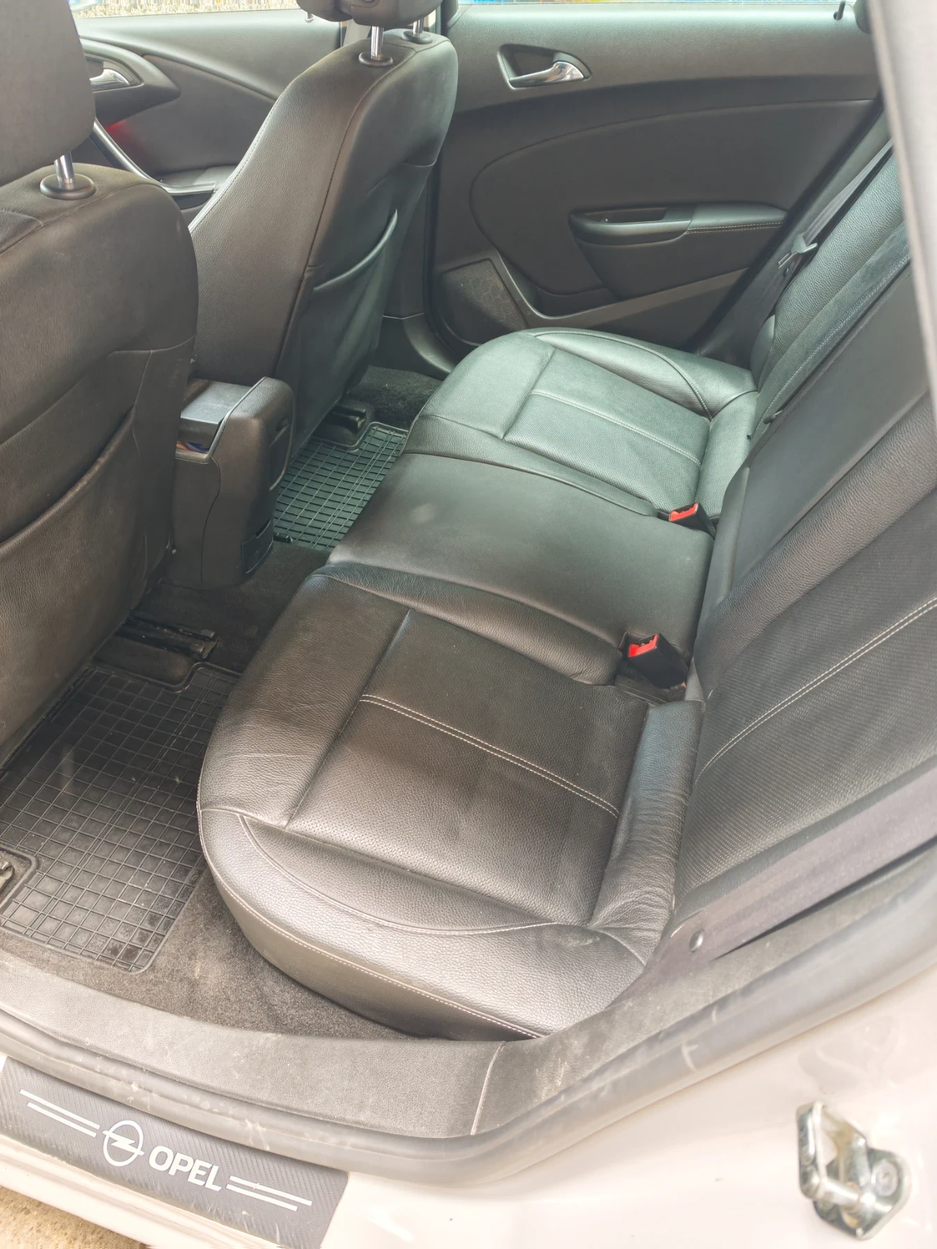 Opel Astra SPORTS TOURER, снимка 7 - Автомобили и джипове - 55223652