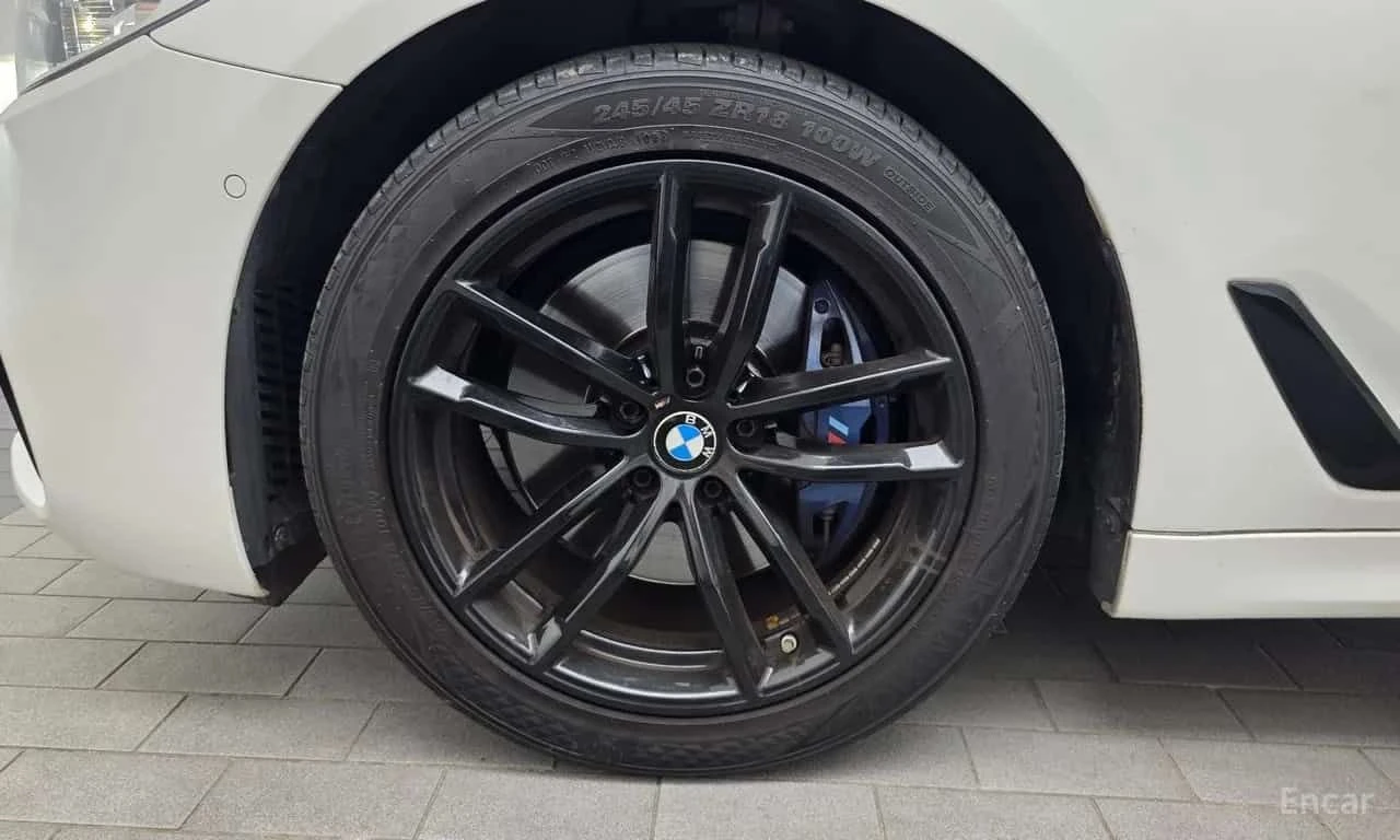 BMW 530 * 530i M Sport Package Plus * ЦЕНА ДО БГ, снимка 5 - Автомобили и джипове - 55617972