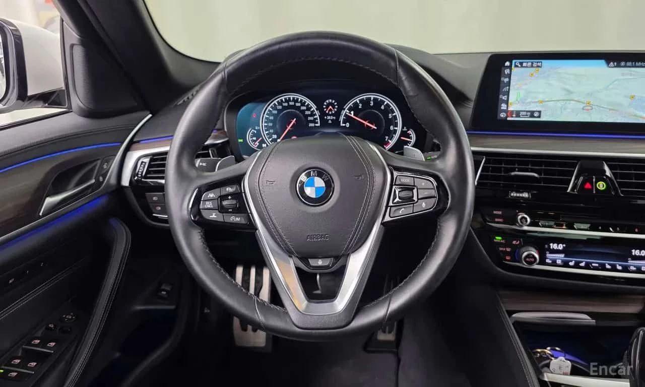 BMW 530 * 530i M Sport Package Plus * ЦЕНА ДО БГ, снимка 9 - Автомобили и джипове - 55617972