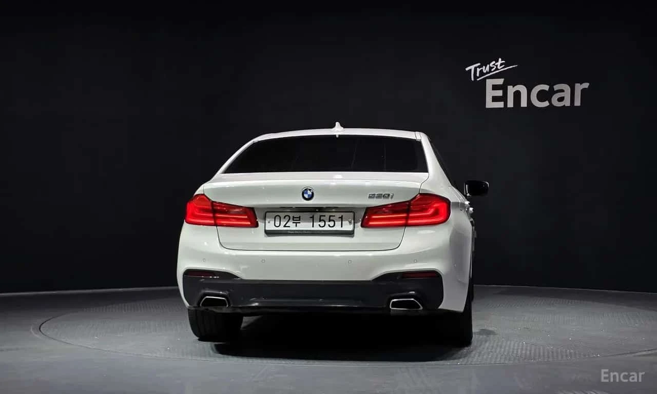 BMW 530 * 530i M Sport Package Plus * ЦЕНА ДО БГ, снимка 4 - Автомобили и джипове - 55617972