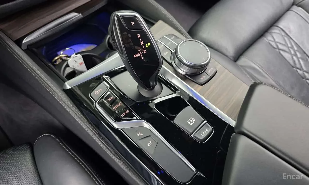 BMW 530 * 530i M Sport Package Plus * ЦЕНА ДО БГ, снимка 12 - Автомобили и джипове - 55617972