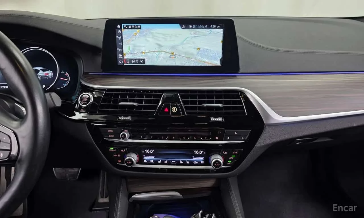 BMW 530 * 530i M Sport Package Plus * ЦЕНА ДО БГ, снимка 13 - Автомобили и джипове - 55617972
