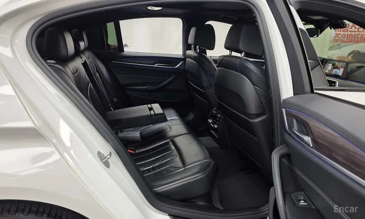 BMW 530 * 530i M Sport Package Plus * ЦЕНА ДО БГ, снимка 17 - Автомобили и джипове - 55617972