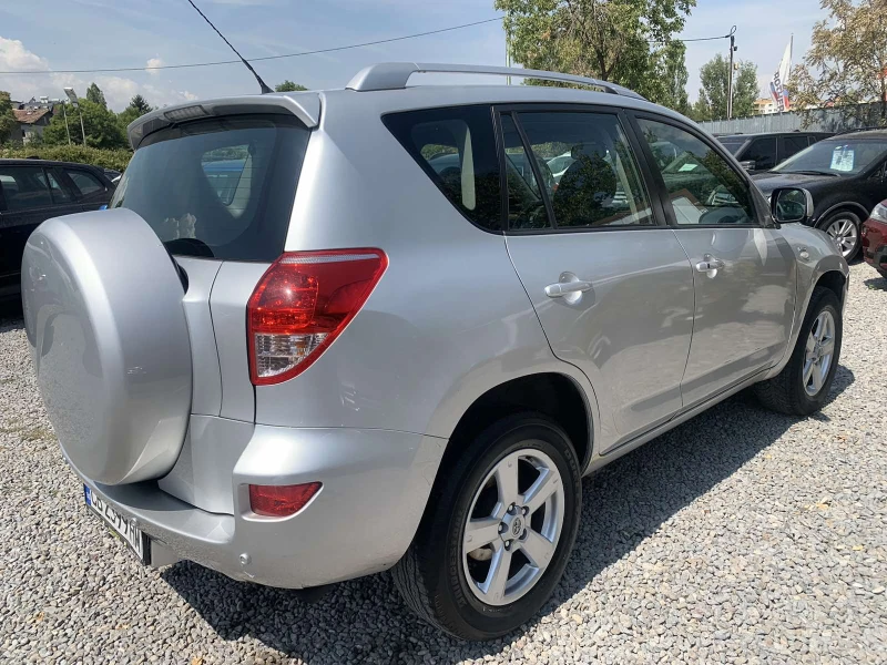 Toyota Rav4 2.2D-4D, снимка 3 - Автомобили и джипове - 46958651