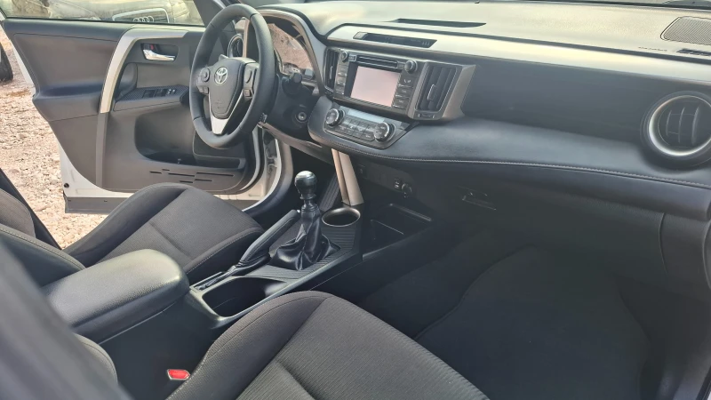 Toyota Rav4 2.0 D4D, снимка 12 - Автомобили и джипове - 52091247