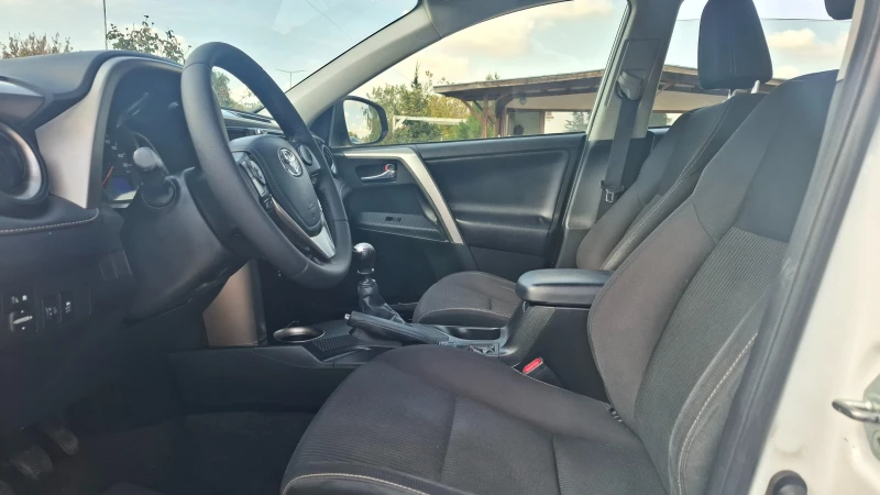 Toyota Rav4 2.0 D4D, снимка 10 - Автомобили и джипове - 52091247