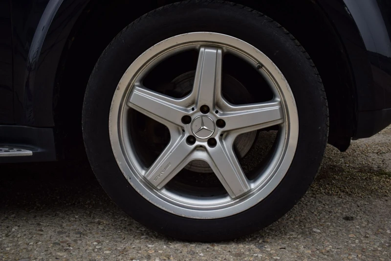 Mercedes-Benz GL 550, снимка 17 - Автомобили и джипове - 53093360