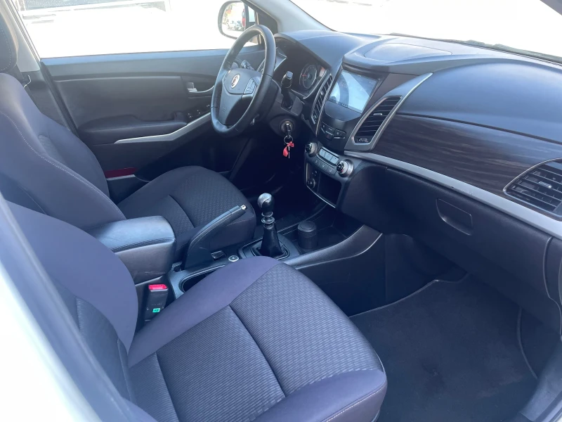 SsangYong Korando 2.0 Бензин , снимка 8 - Автомобили и джипове - 53582963