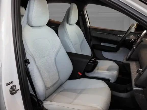 Volvo EX30 = Performance = Ultra Гаранция, снимка 8 - Автомобили и джипове - 54178944