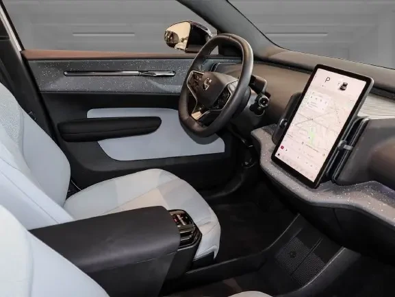 Volvo EX30 = Performance = Ultra Гаранция, снимка 7 - Автомобили и джипове - 54178944