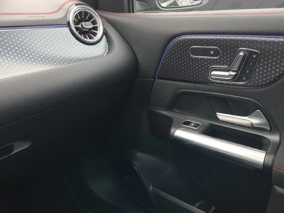 Mercedes-Benz EQA 300 4Matic = AMG Line = Premium Гаранция, снимка 7 - Автомобили и джипове - 55299650