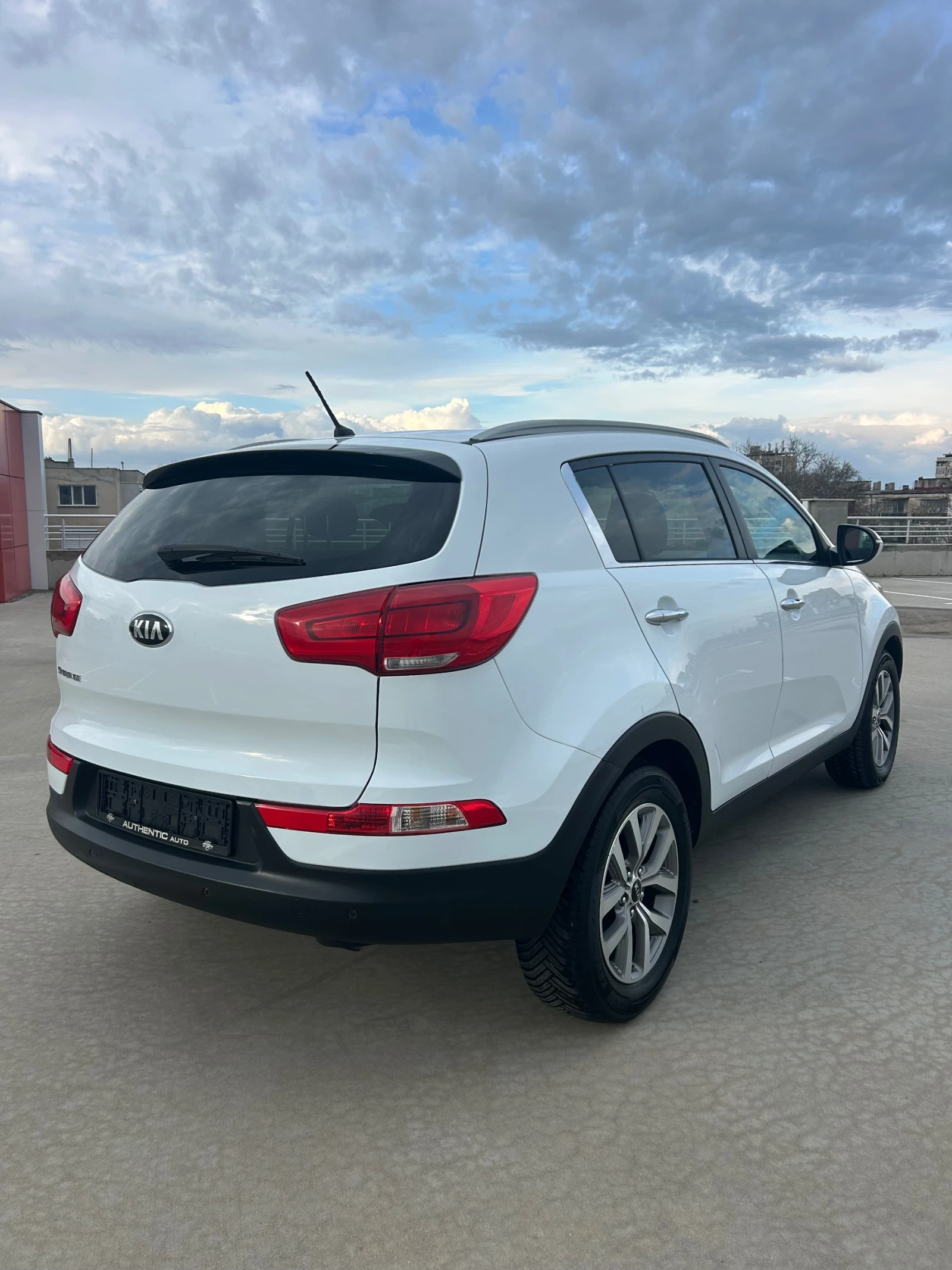 Kia Sportage 1.6 Бензин / Газ, снимка 3 - Автомобили и джипове - 54045016