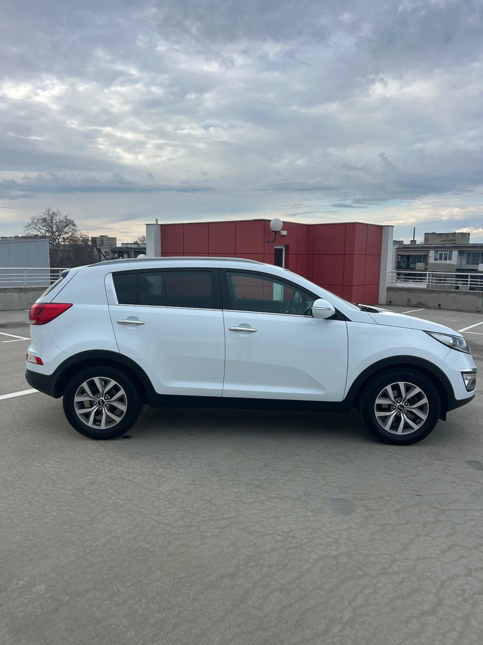 Kia Sportage 1.6 Бензин / Газ, снимка 2 - Автомобили и джипове - 54045016