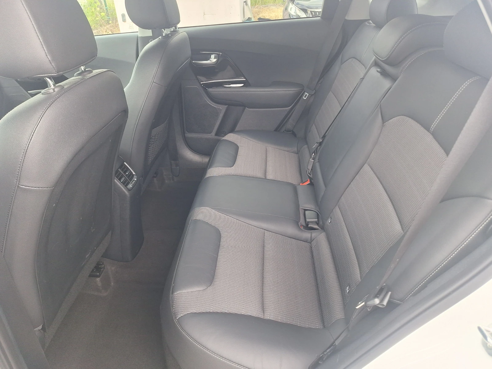 Kia Niro 1.6 Eko Hybrid 97000km! Perla Navi Koja Full!, снимка 13 - Автомобили и джипове - 54885676